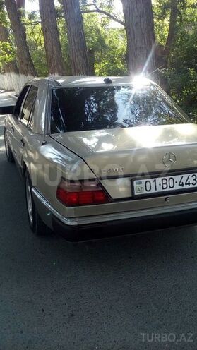 Mercedes E 200 1992, 250,000 km - 2.0 л - Sumqayıt