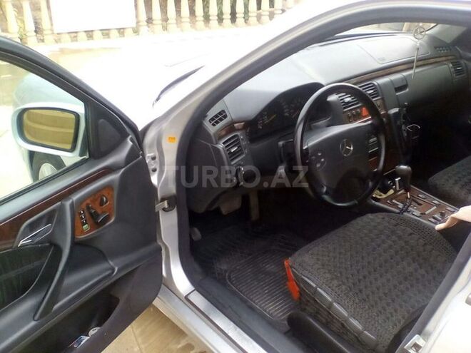 Mercedes E 280 1999, 30,521 km - 2.8 l - Bakı