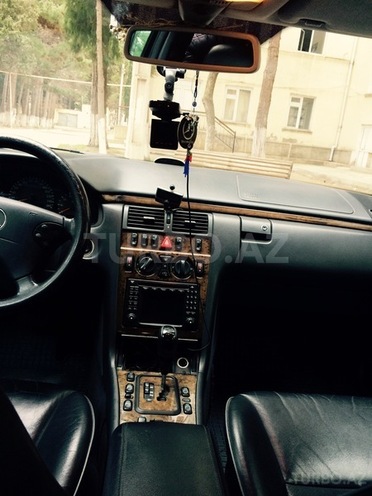 Mercedes E 240 2001, 240,000 km - 2.4 л - Sumqayıt
