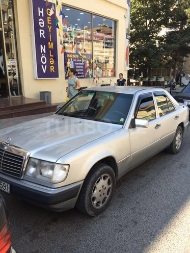 Mercedes E 200 1993, 200,000 km - 2.0 л - Bakı