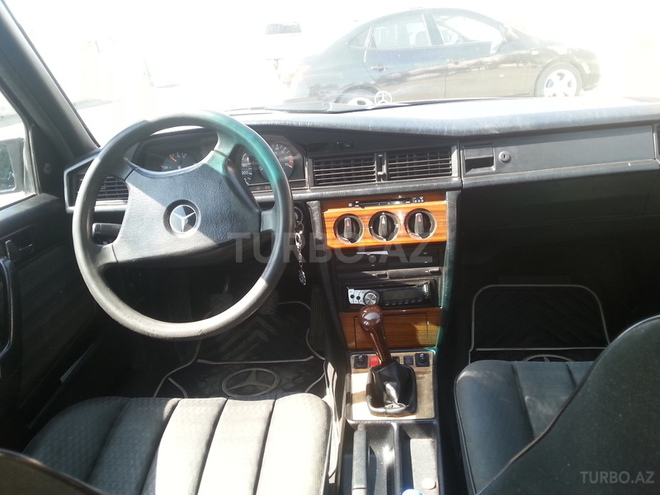Mercedes 190 1992, 299,782 km - 2.0 л - Bakı