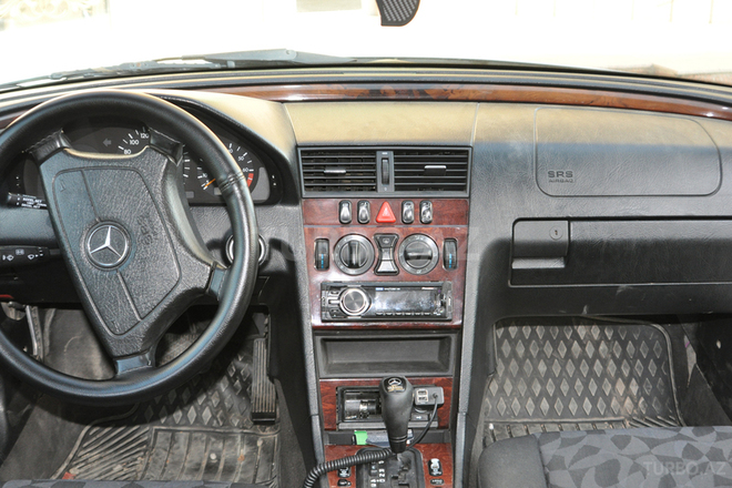 Mercedes C 200 1998, 200,000 km - 2.0 l - Bakı