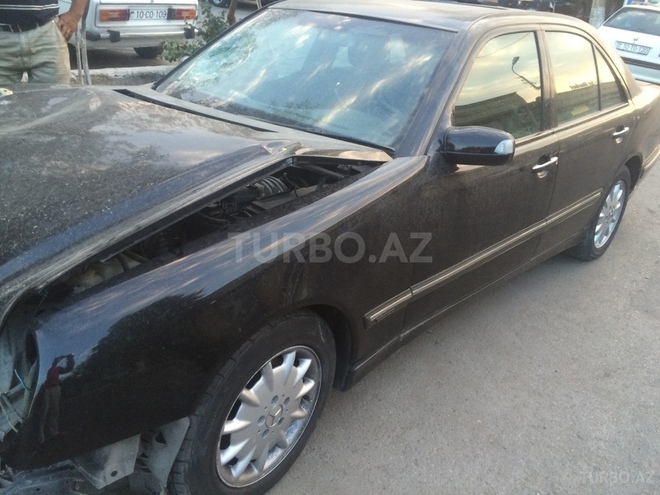 Mercedes E 320 2001, 190,000 km - 3.2 l - Bakı