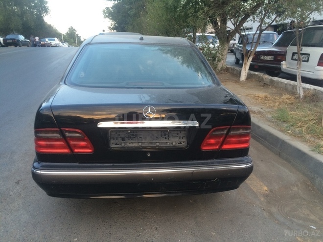 Mercedes E 320 2001, 190,000 km - 3.2 l - Bakı