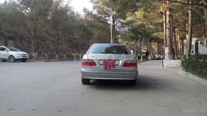 Mercedes E 320 2000, 210,000 km - 3.2 l - Sumqayıt