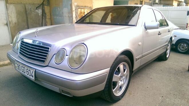 Mercedes E 220 1996, 453,000 km - 2.2 l - Bakı