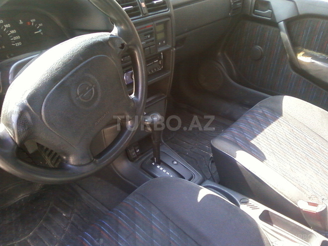 Opel Vectra 1994, 230,000 km - 1.8 л - Bakı