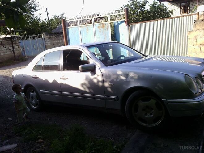 Mercedes E 230 1996, 256,600 km - 2.3 л - Qazax