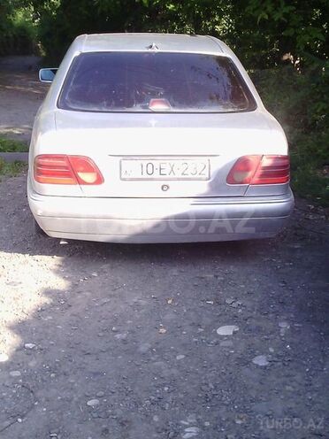 Mercedes E 230 1996, 256,600 km - 2.3 л - Qazax