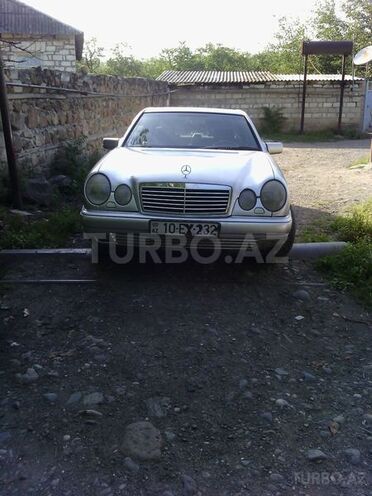 Mercedes E 230 1996, 256,600 km - 2.3 л - Qazax