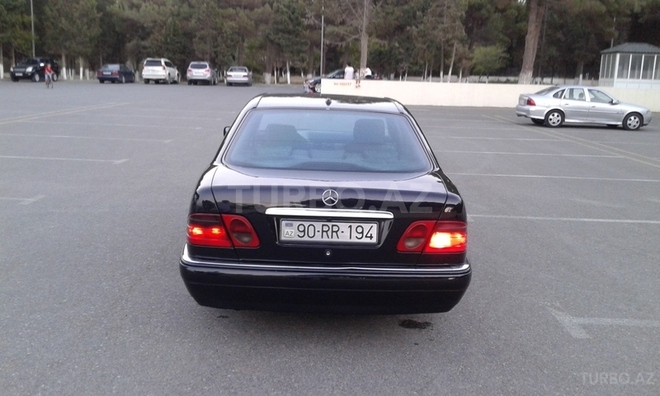 Mercedes E 220 1999, 250,000 km - 2.2 l - Sumqayıt