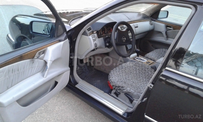 Mercedes E 220 1999, 250,000 km - 2.2 l - Sumqayıt