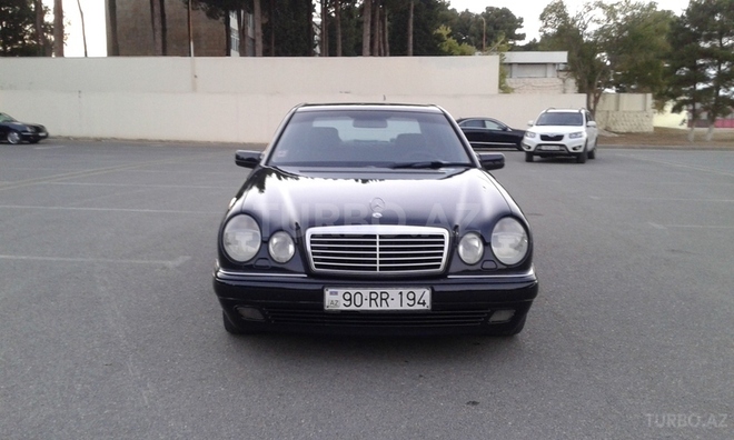 Mercedes E 220 1999, 250,000 km - 2.2 l - Sumqayıt
