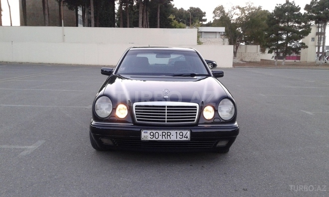 Mercedes E 220 1999, 250,000 km - 2.2 l - Sumqayıt