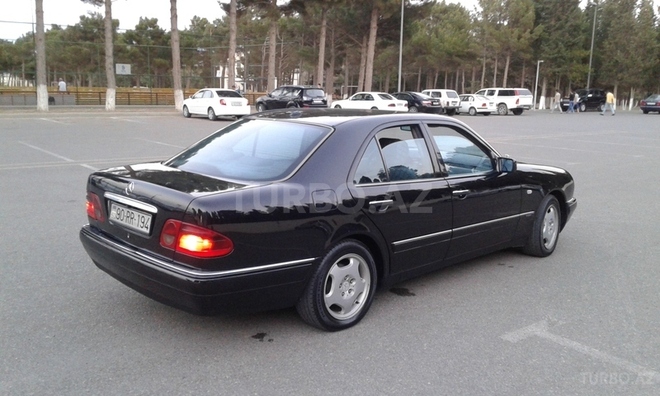 Mercedes E 220 1999, 250,000 km - 2.2 l - Sumqayıt