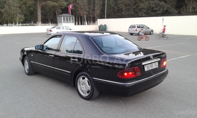 Mercedes E 220 1999, 250,000 km - 2.2 l - Sumqayıt