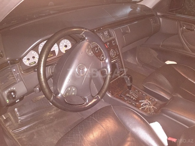 Mercedes E 320 2000, 165,000 km - 3.2 л - Gəncə