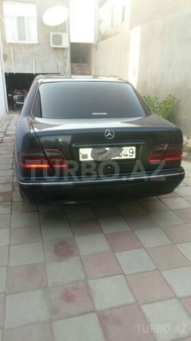Mercedes E 270 2002, 284,000 km - 2.7 l - Bakı