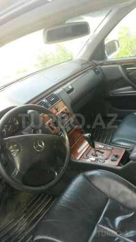 Mercedes E 270 2002, 284,000 km - 2.7 l - Bakı