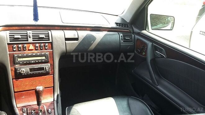 Mercedes E 240 1999, 235,000 km - 2.4 л - Bakı