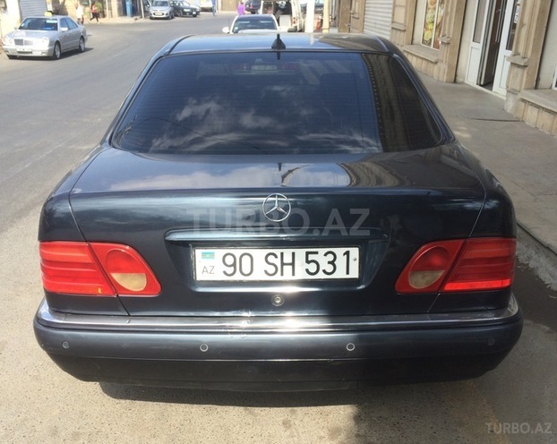 Mercedes E 240 1998, 250,000 km - 2.4 l - Bakı