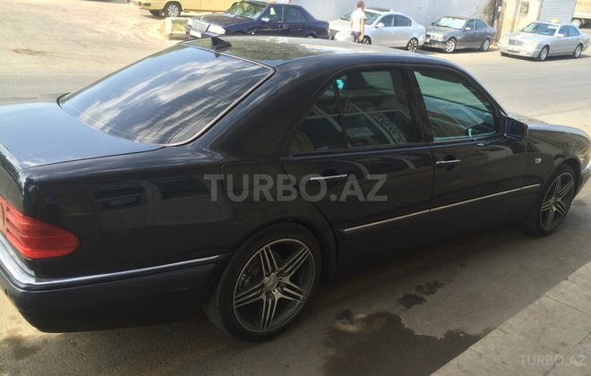 Mercedes E 240 1998, 250,000 km - 2.4 l - Bakı