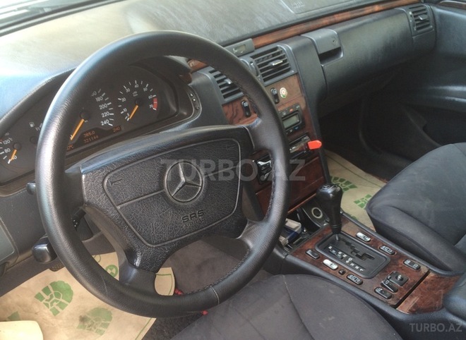Mercedes E 240 1998, 250,000 km - 2.4 l - Bakı