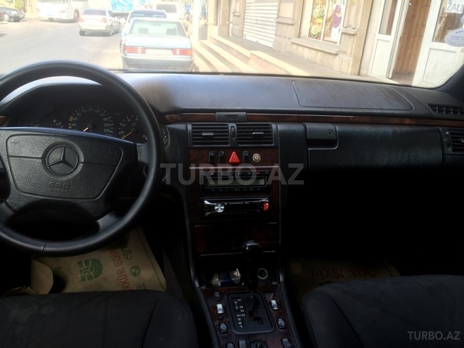 Mercedes E 240 1998, 250,000 km - 2.4 l - Bakı