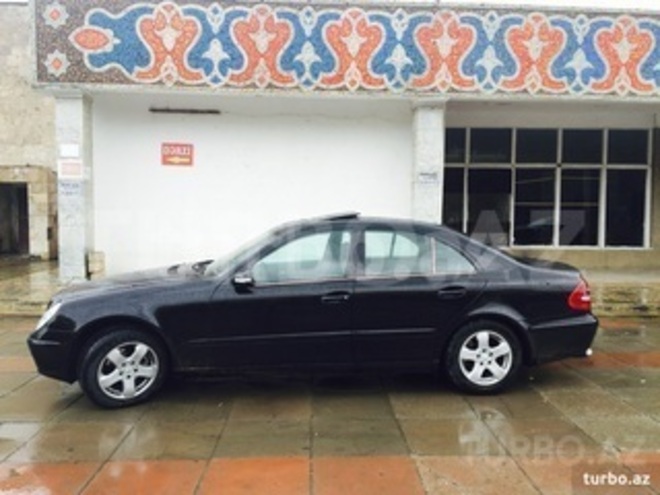 Mercedes E 270 2002, 136,500 km - 2.7 l - Sumqayıt