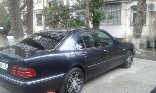 Mercedes E 240 1998, 200,135 km - 2.8 l - Bakı