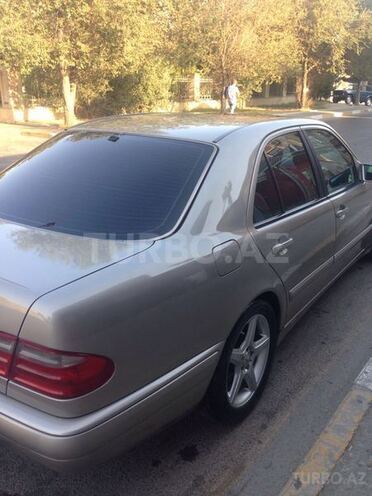 Mercedes E 230 1996, 285,000 km - 2.3 l - Bakı