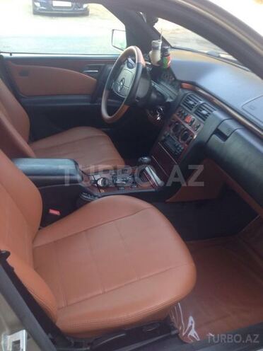 Mercedes E 230 1996, 285,000 km - 2.3 l - Bakı
