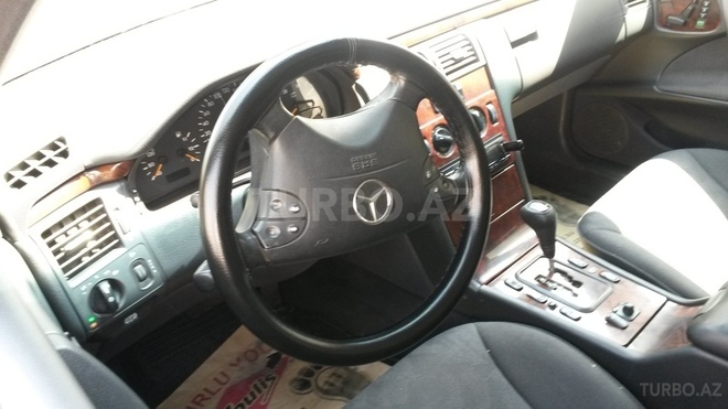 Mercedes E 220 2000, 398,900 km - 2.2 l - Bakı