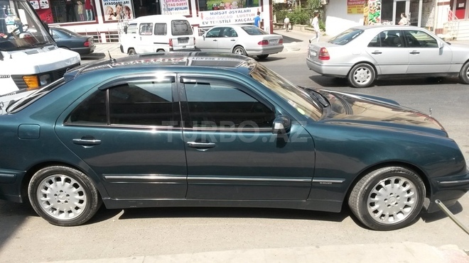 Mercedes E 220 2000, 398,900 km - 2.2 l - Bakı