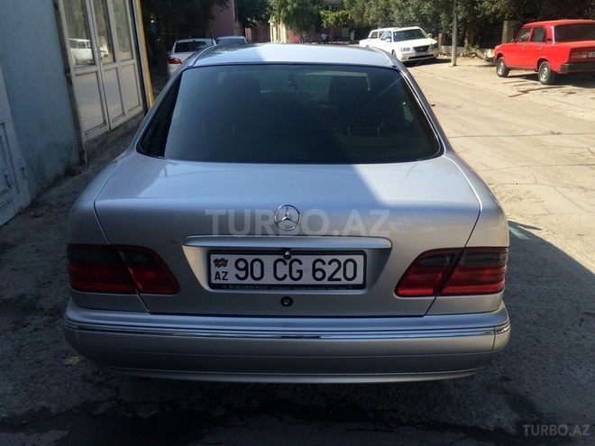 Mercedes E 320 1997, 235,000 km - 3.2 l - Bakı