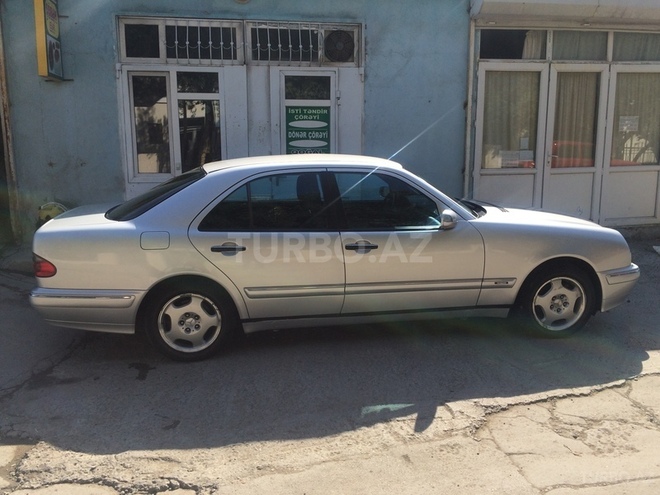 Mercedes E 320 1997, 235,000 km - 3.2 l - Bakı