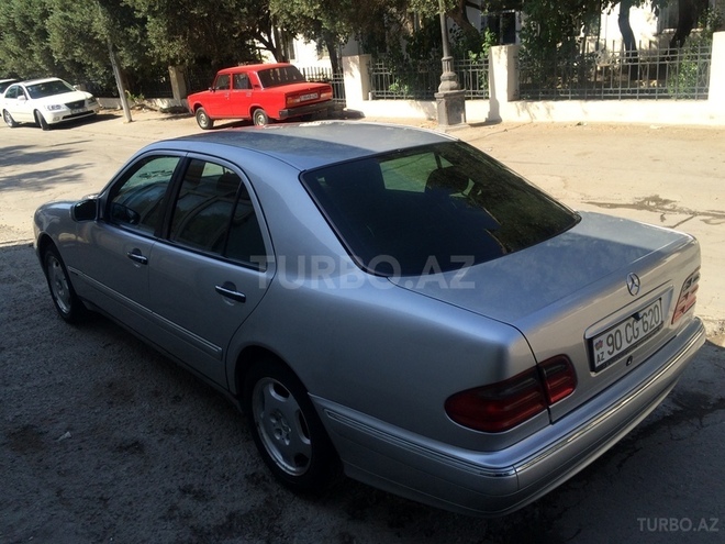 Mercedes E 320 1997, 235,000 km - 3.2 l - Bakı