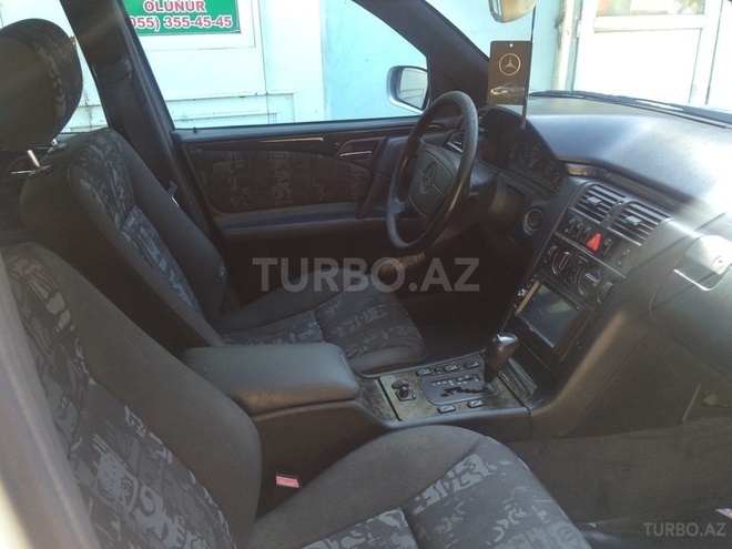 Mercedes E 320 1997, 235,000 km - 3.2 l - Bakı