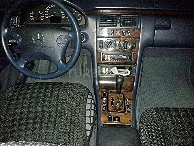 Mercedes E 220 2000, 173,000 km - 2.2 л - Bakı