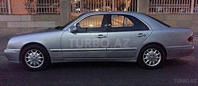 Mercedes E 220 2000, 173,000 km - 2.2 л - Bakı
