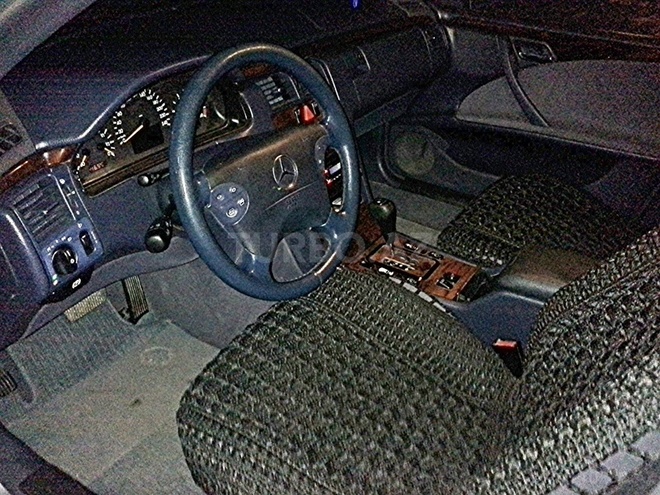 Mercedes E 220 2000, 173,000 km - 2.2 л - Bakı