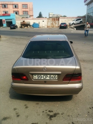 Mercedes E 270 1999, 240,000 km - 2.7 л - Bakı