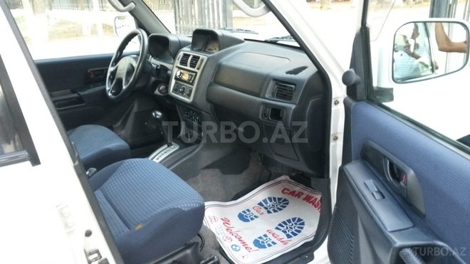 Mitsubishi Pajero io 2000, 200,000 km - 2.0 л - Bakı