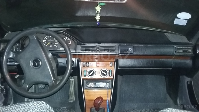 Mercedes E 230 1991, 389,307 km - 2.3 l - Bakı