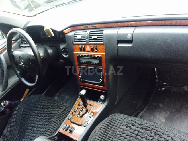Mercedes E 280 1999, 1,000,000 km - 2.8 л - Bakı