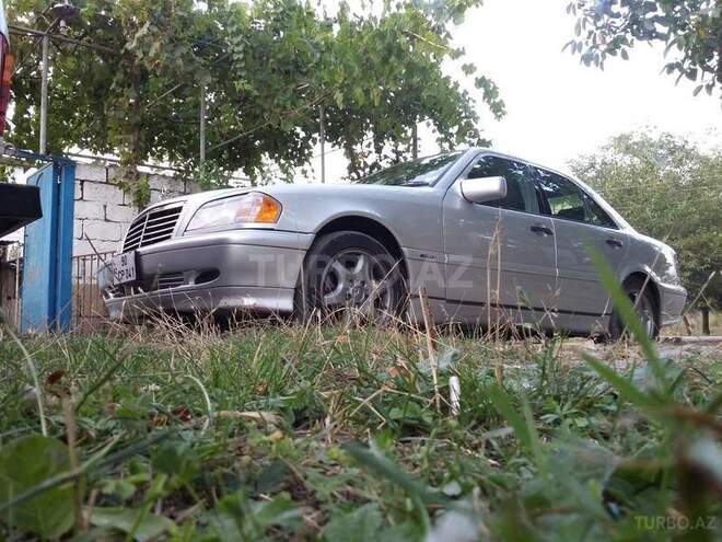 Mercedes C 230 1998, 220,000 km - 2.3 l - Qusar