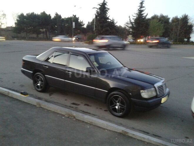 Mercedes E 250 1992, 450,000 km - 2.5 l - Bakı