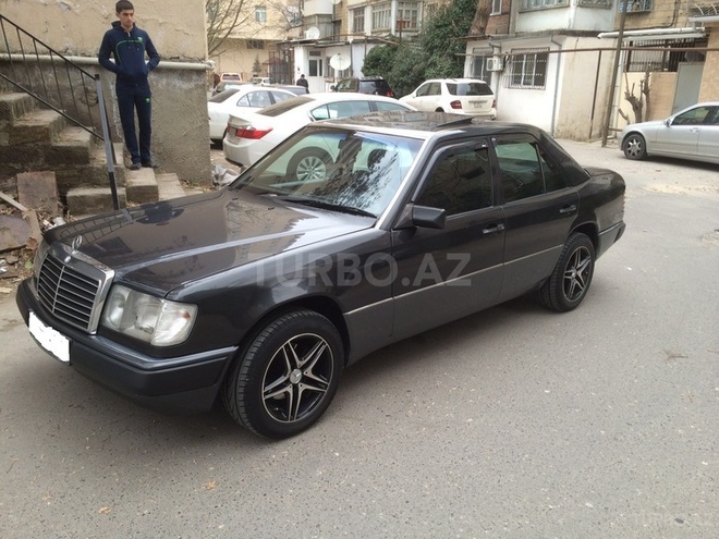 Mercedes E 250 1992, 450,000 km - 2.5 l - Bakı