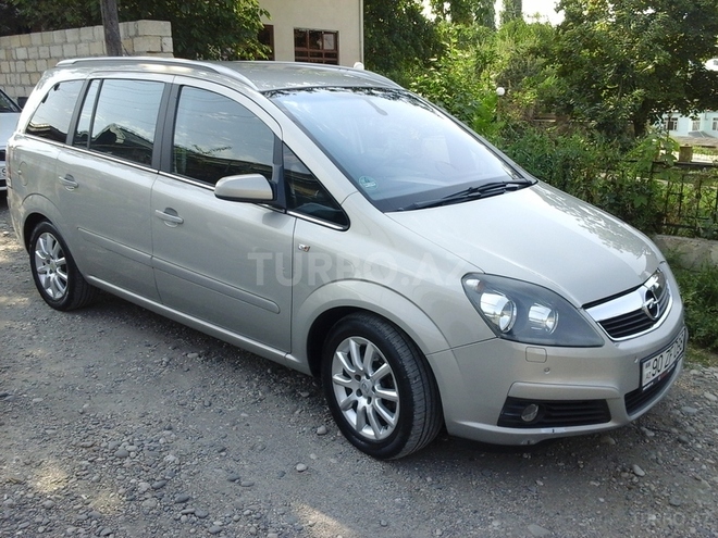 Opel Zafira 2005, 245,000 km - 2.2 l - Qusar