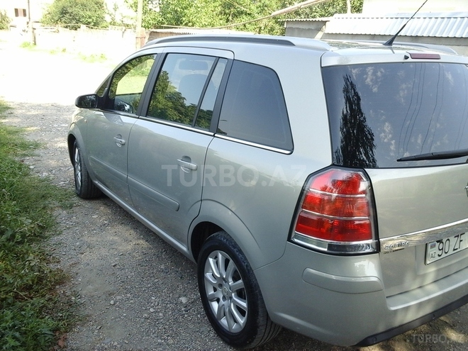 Opel Zafira 2005, 245,000 km - 2.2 l - Qusar